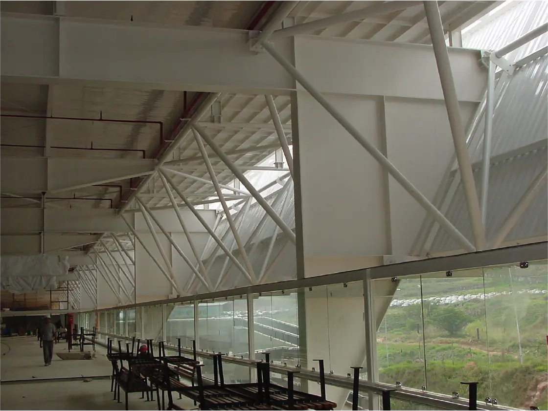 Estruturas metálicas da obra Poupatempo Itaquera executada pela Baldon Engemetal